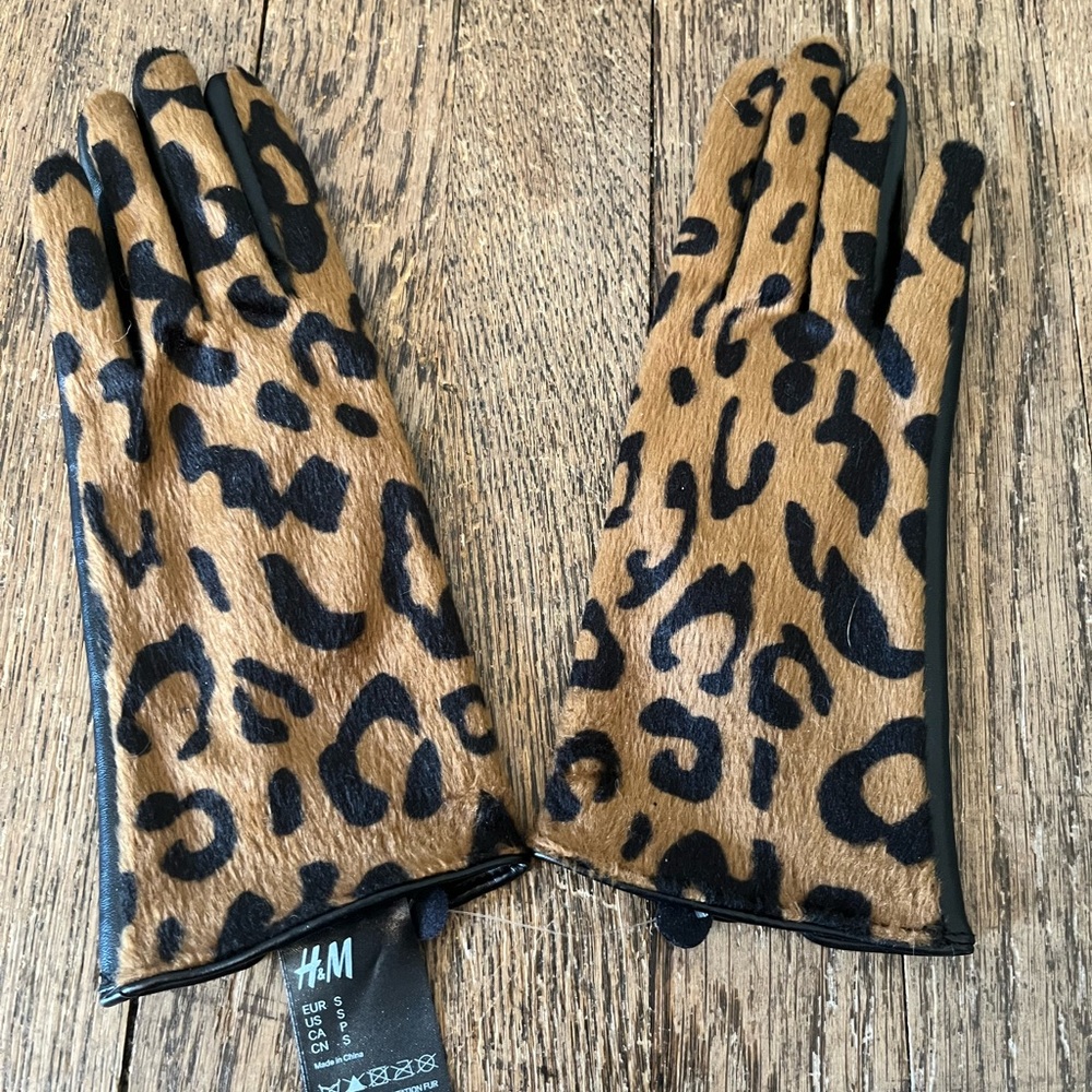 H&M Leopard Print Gloves